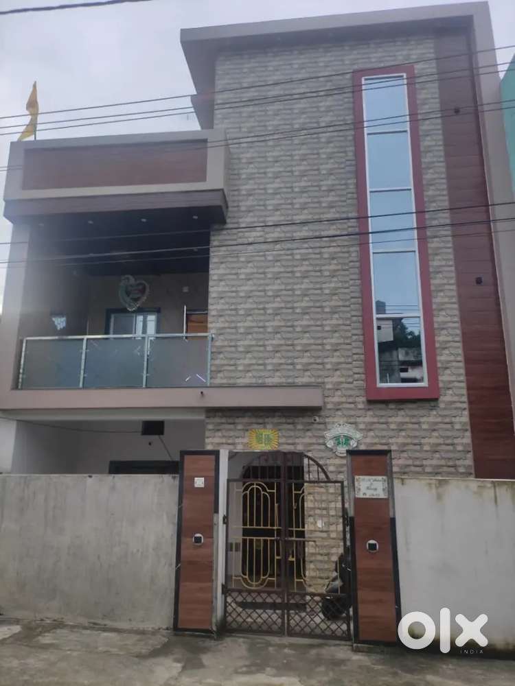 Beautiful 2bhk house recently furnished and completed all work.