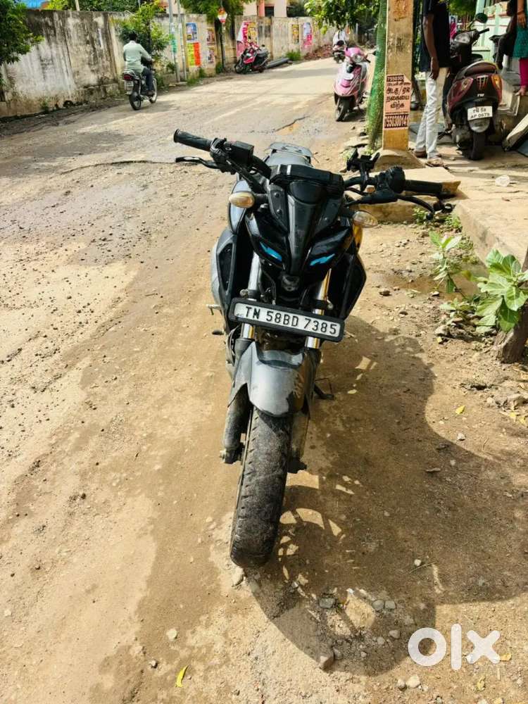 Good looking and engine head noise