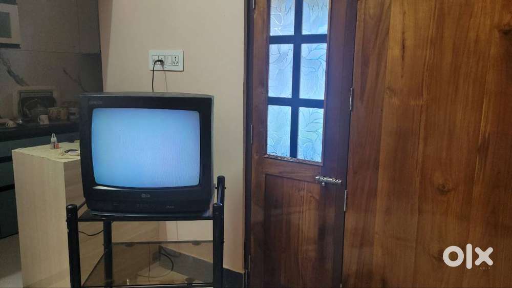 LG TV Cineplus 23 system (MODEL NO. RF-20CA30K) 20+ age for sell
