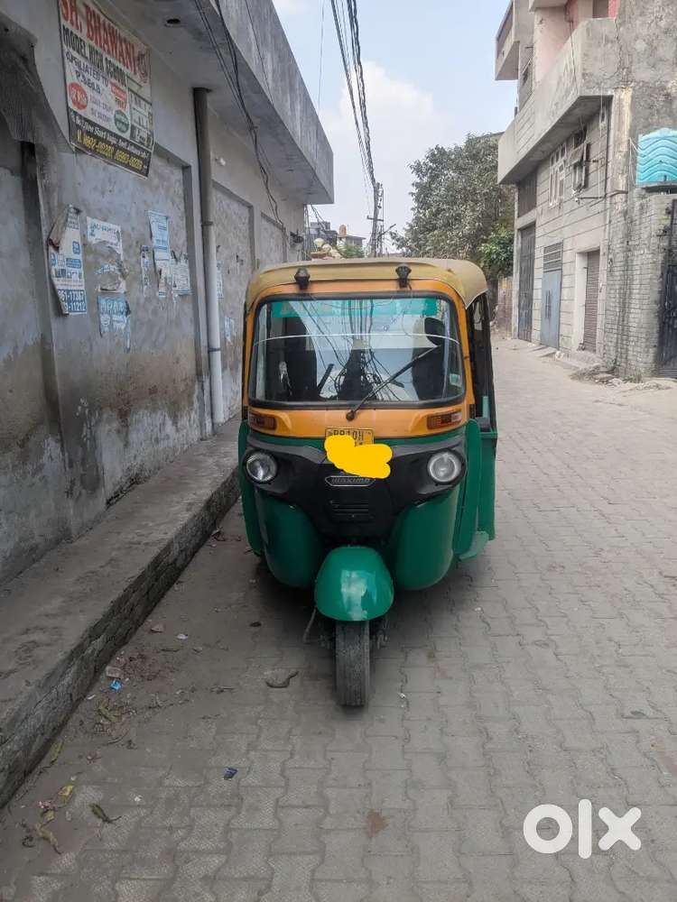 Bajaj maxima CNG