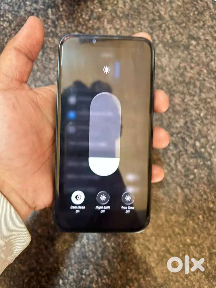 iPhone 13  box v haiga urgent sell laina ta msg kreyo set ok a