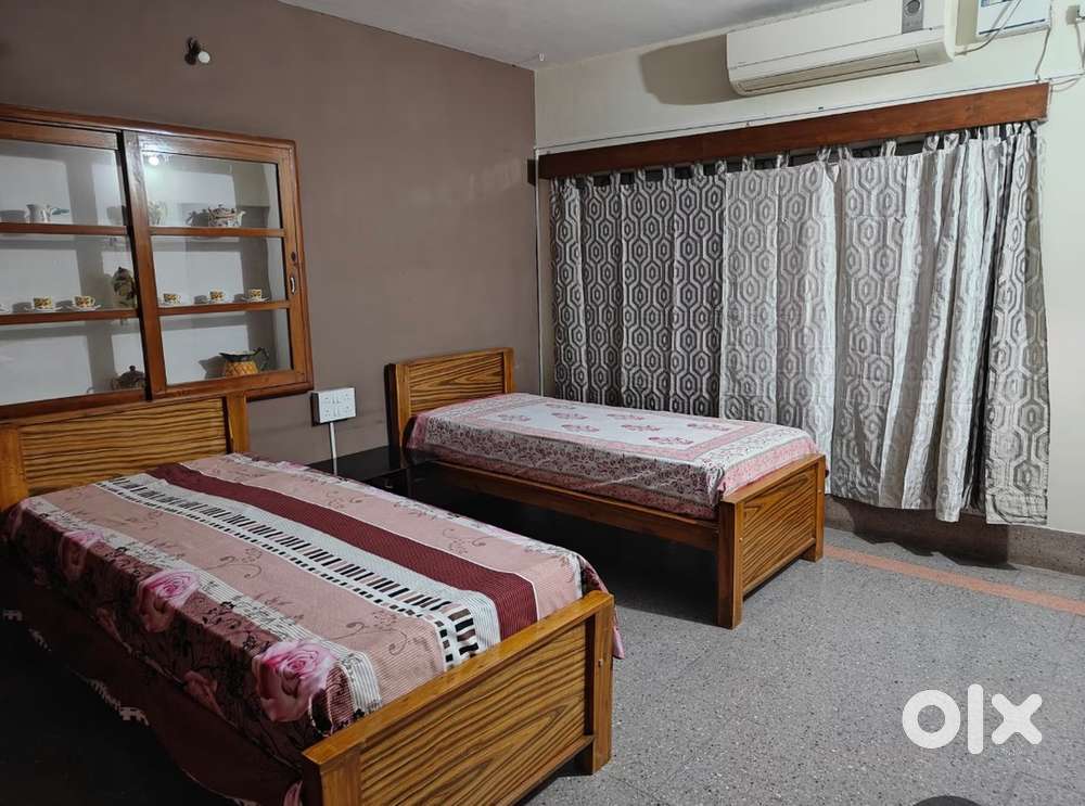 Looking for female flatmate immediately