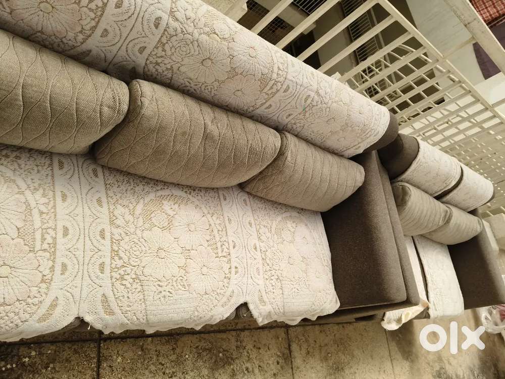 Nilkamal 5 seater sofa with Cushions
