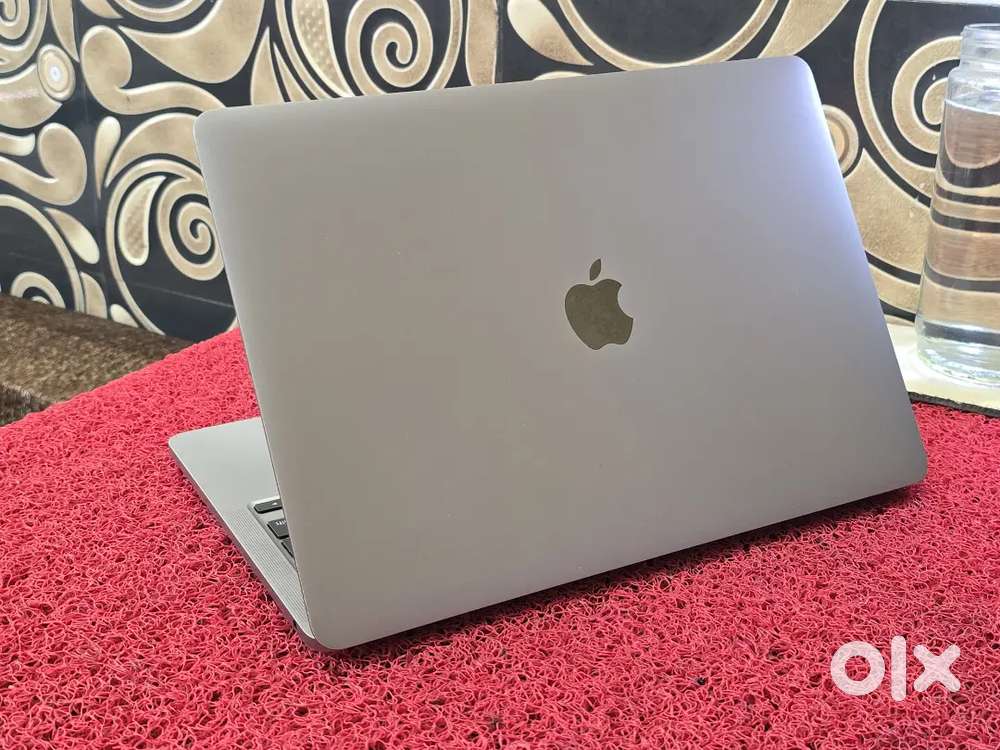 M2 Apple Macbook 8gb Ram 256gb SSD 13inch Retina Display Touchbar