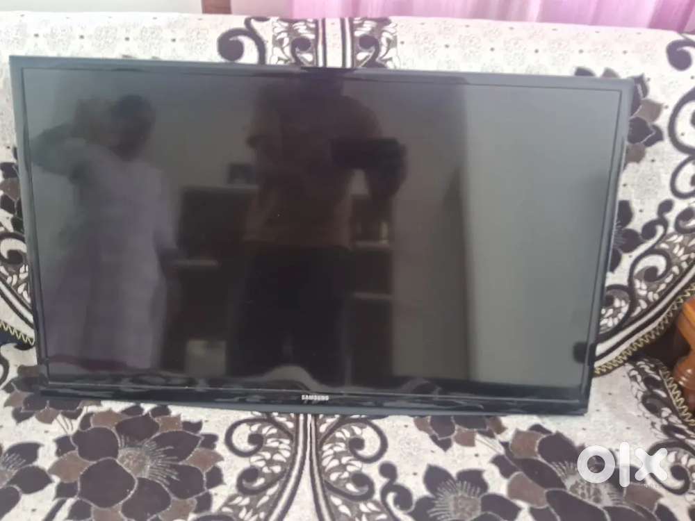 32Samsung colour television urgent sale