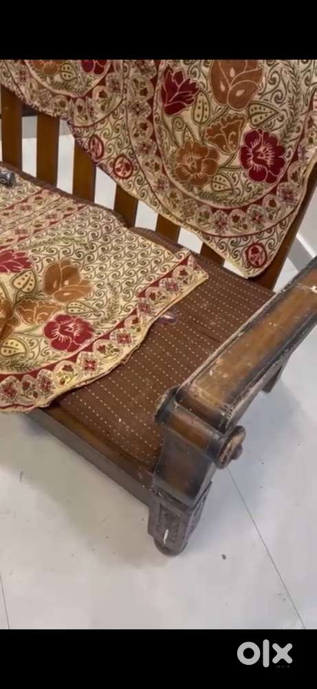 5 seater sofa set with wooden center table