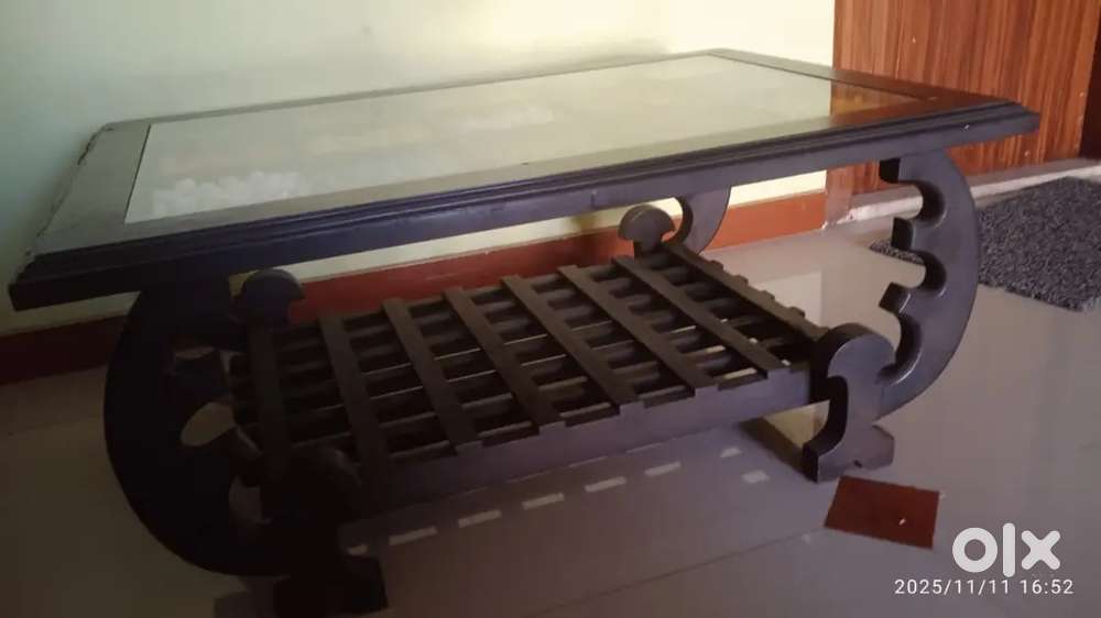 ટીપાઇ સારી કંડીશન માં.