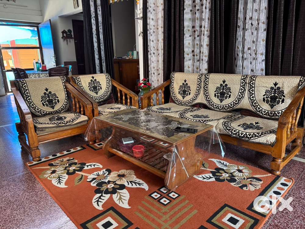 3+2 Sofa Set with Center Table – Excellent Condition