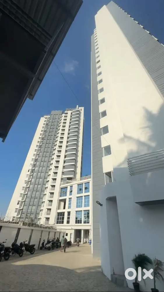 Male roommate required 1 :  Rent : ₹4250 ,near Manpada Bus stop