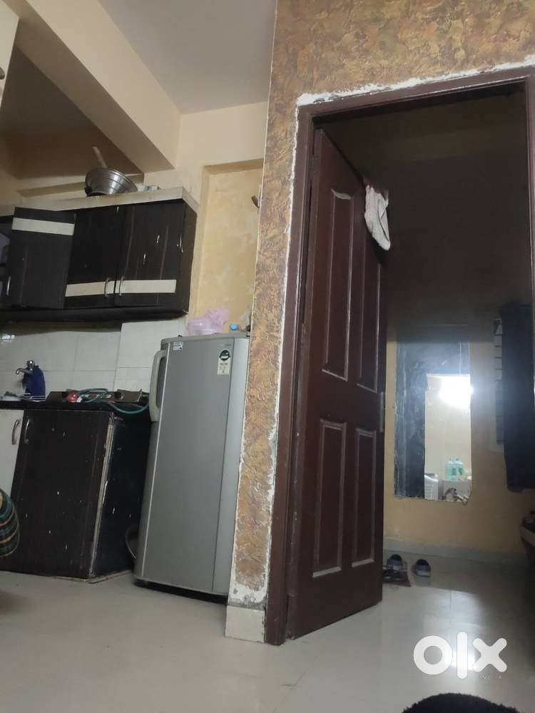 Amenities - double bed  Freeze  Geyser Almirah  Sofa  Modular kitchen