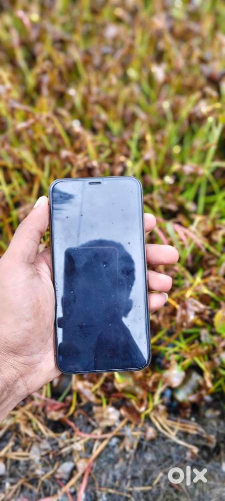 Iphone xs with two case free 256gb