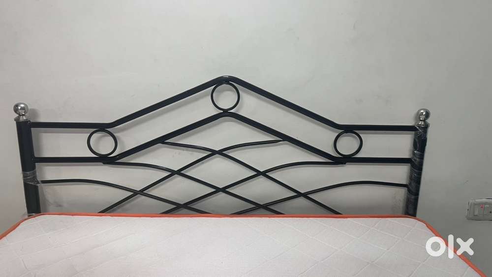 Queen size cot with mattress