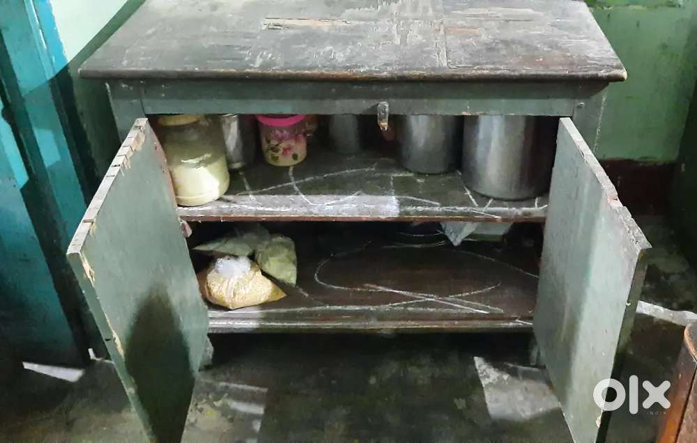 Wood Reck Storege Almari