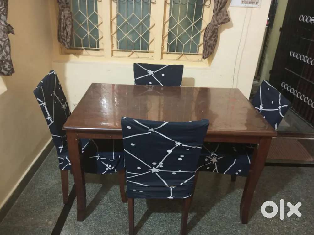 Dining table 4 seater
