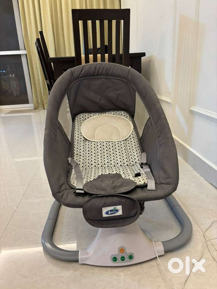 Baby electric swing / rocker