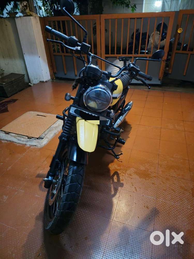 Java Yezdi Scrambler Yellow