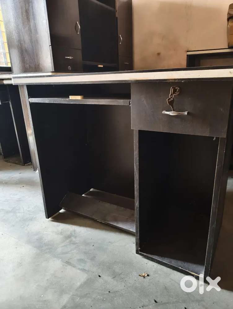 Computer/Study Table/Office Table–-price can slightly negotiable