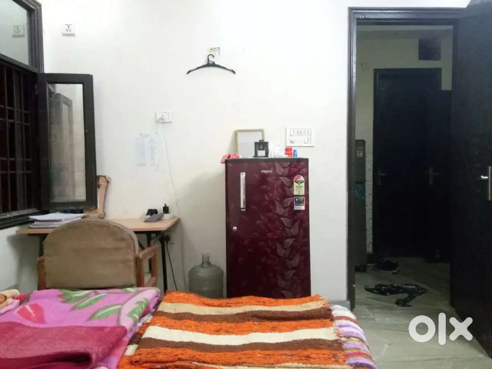 I am LOOKING for furnished flat for working female