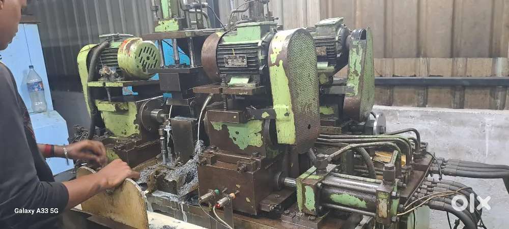 Automatic centring machine