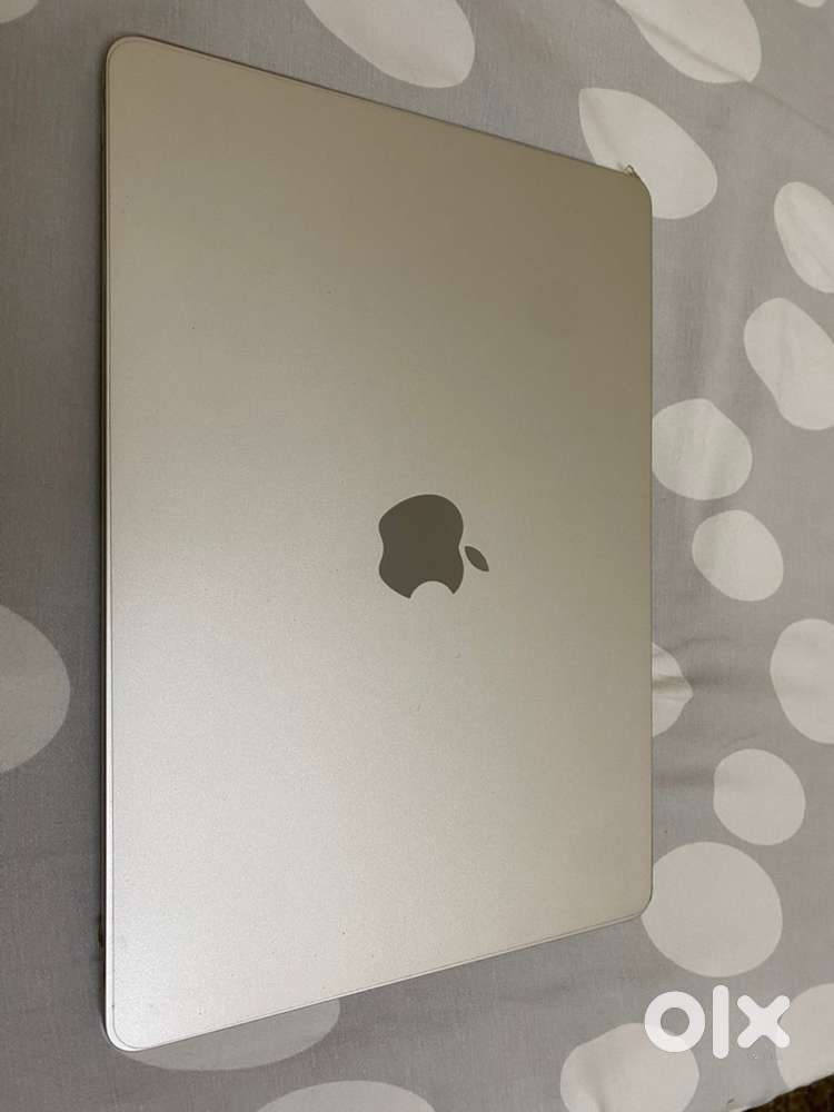 Macbook Air M2 8/256 GB one year old