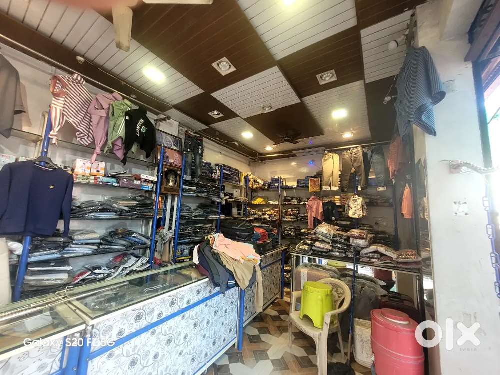 Shop ka furniture  sell karna ha