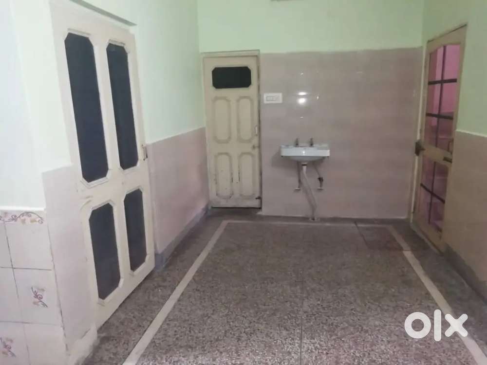 Ground floor ka portion hai mujhe  family wale log chahie