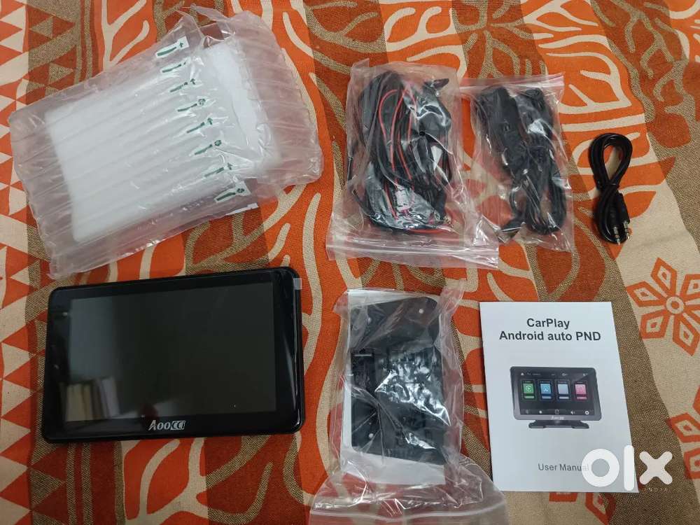 Brand new Aoocci P705 Portable Wireless CarPlay & Android Auto Screen