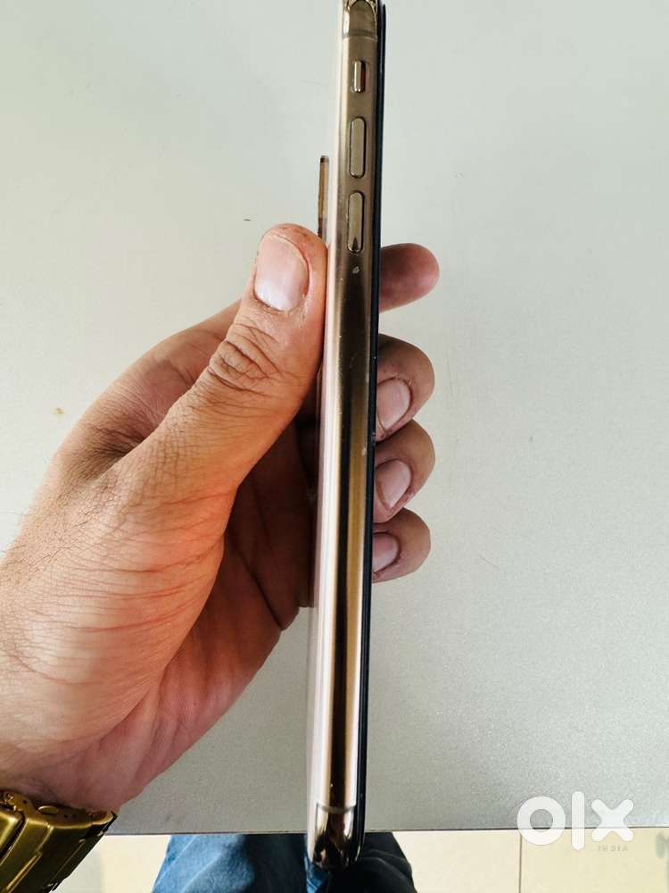 Iphone xs max gold