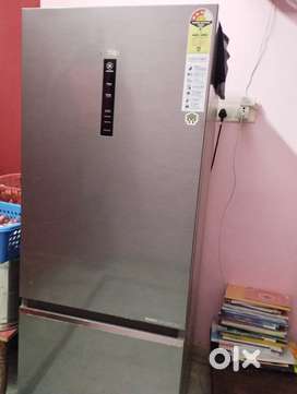 Double door refrigerator