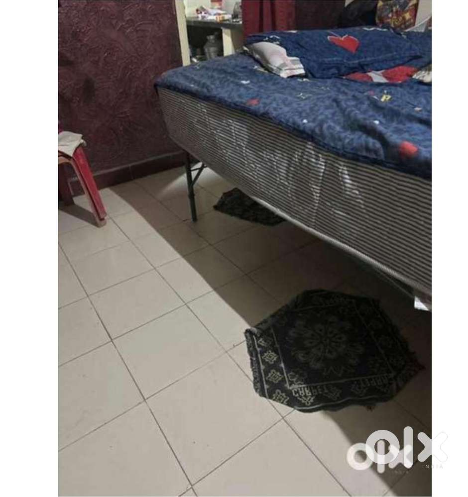 One room partner required