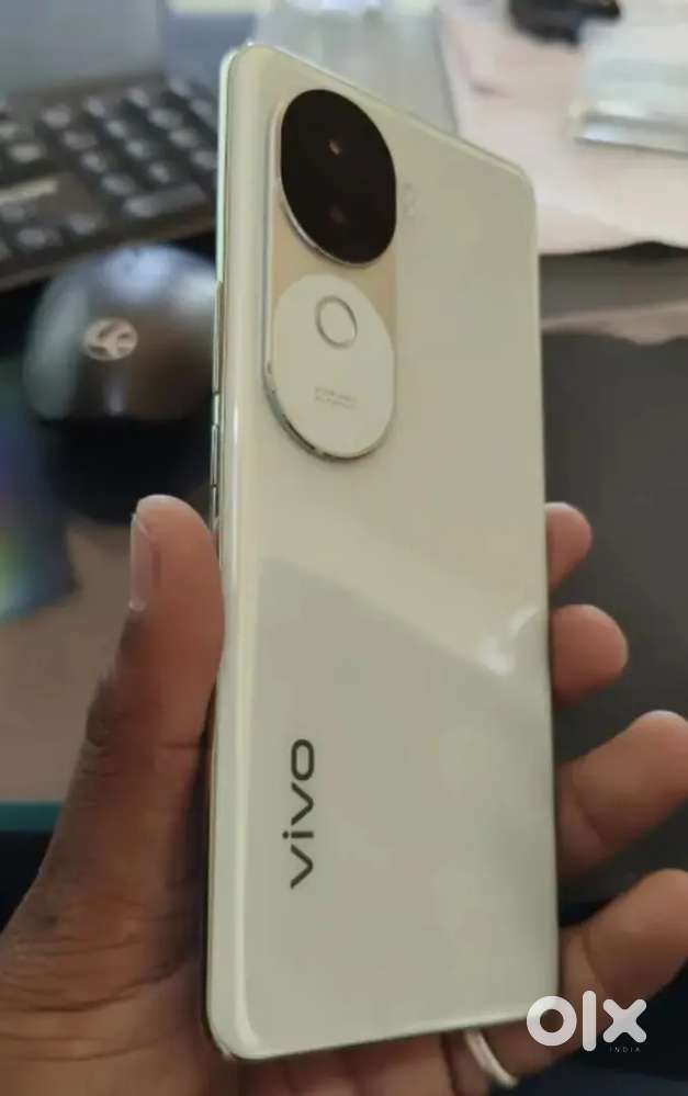 It's vivo v40e. 7 month old phone in new type condition
