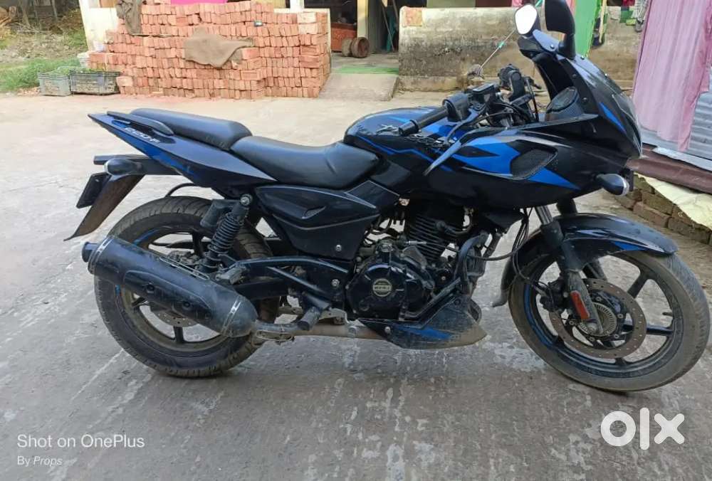Pulser 220