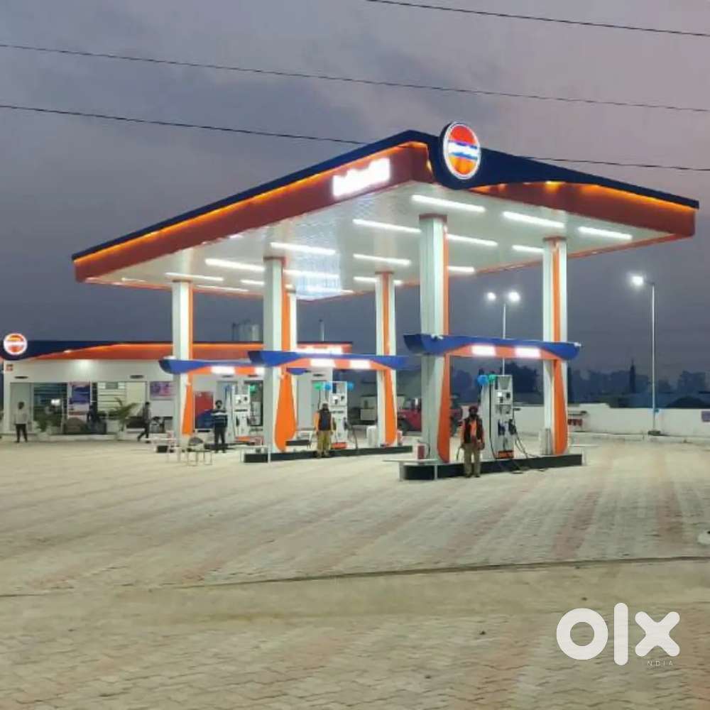 ATTENDENT AT PETROL PUMP