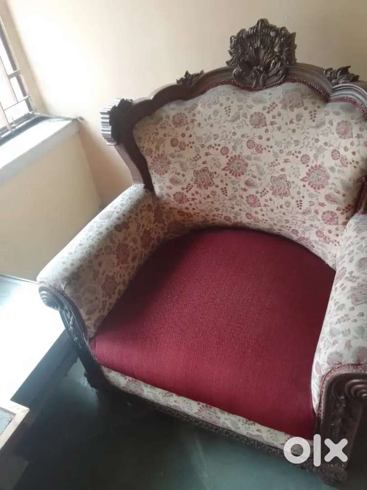 Classic design sofa in a very good condition