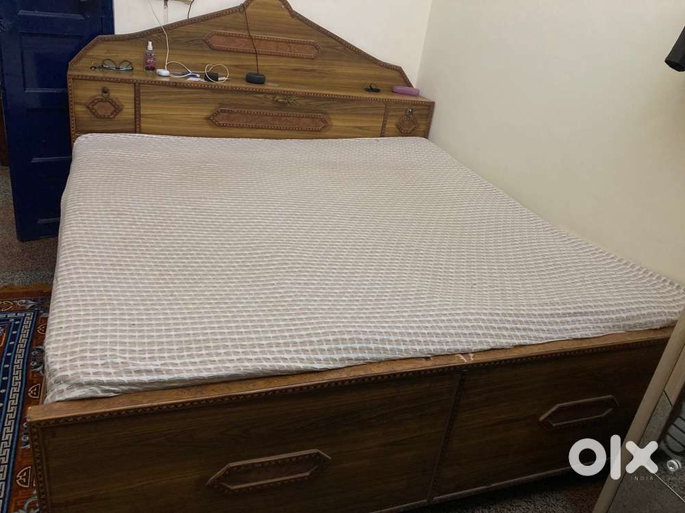 King size Bed