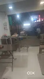 Mera vadapav ka stall he wo aage lagta he piche pura shop Khali rehta