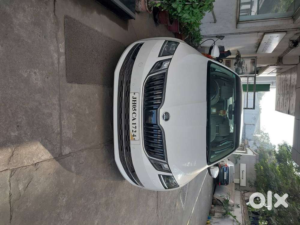 Skoda octavia in new condition with 5500km running only with insurance
