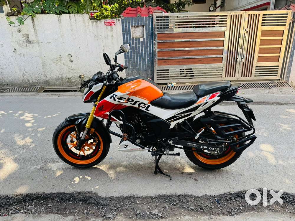 Honda Hornet 2.0 2021 Model km 14000 First Owner 90% no facility