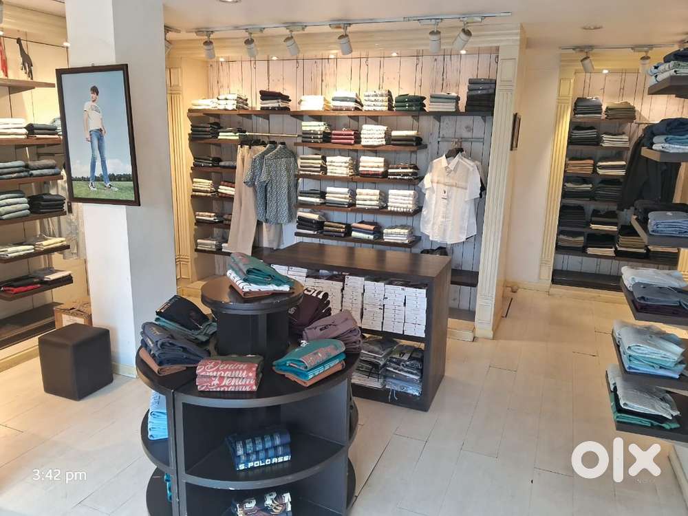 Multibrand outlet (Showroom)