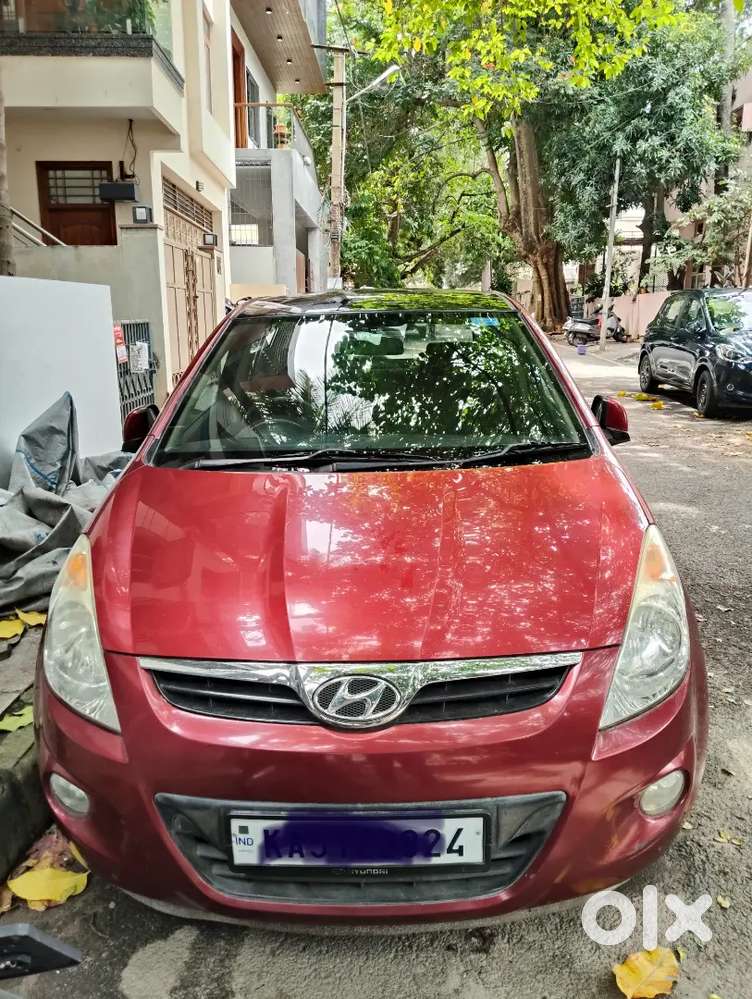 Hi I'm selling I20 asta Top end Variant