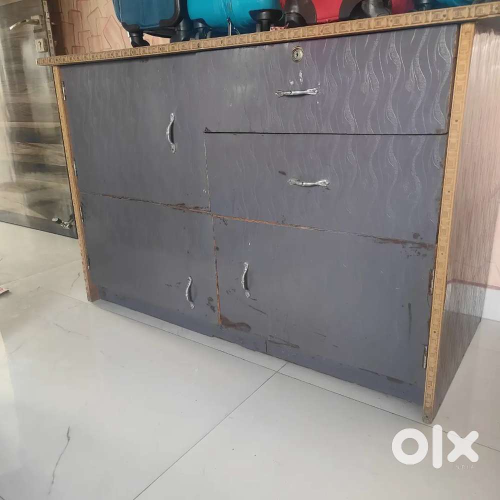 A good big table at your budget