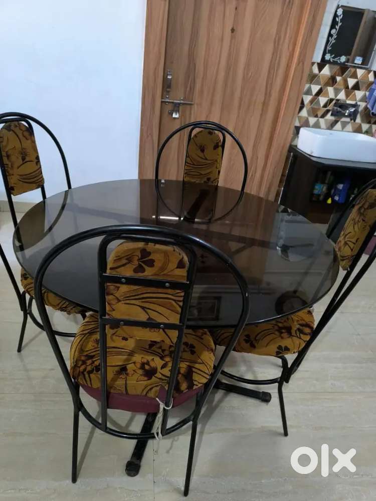 4 seater circular glass dining table