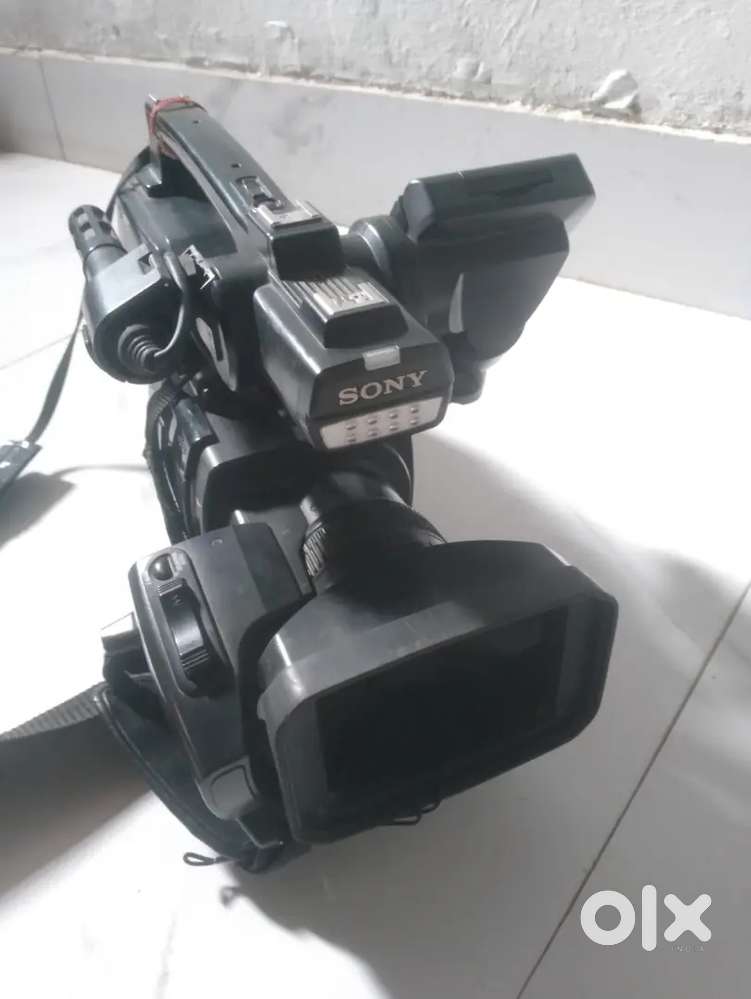 Sony 2500 with new condition 2 battery