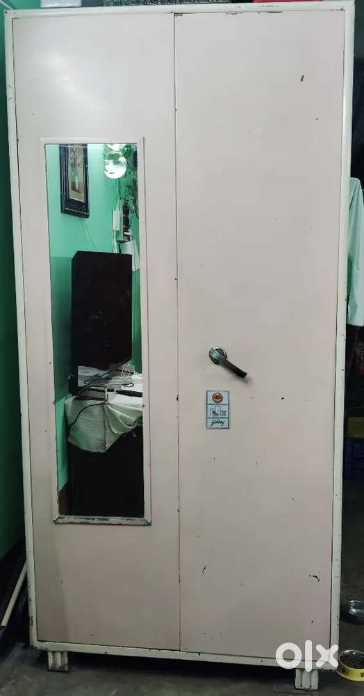 Gordrej almirah for sale. Height 7.5 ft, width 3.5 ft 4 lockers inside
