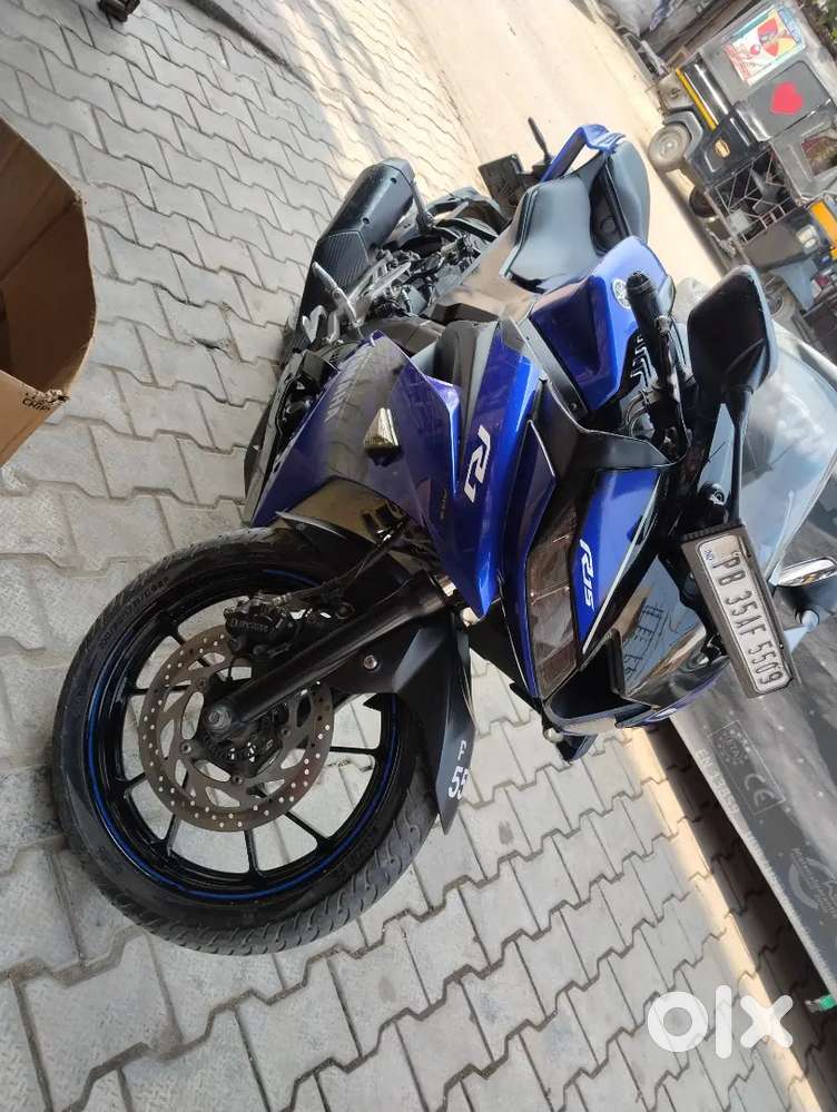 R15 v3 good condition with minimal scratches and minor damages