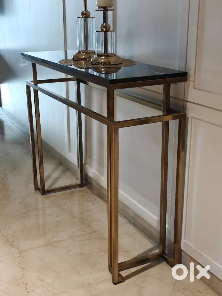 Central Table and Side table