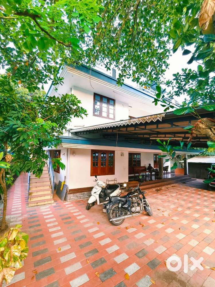 Lease 2 bhk upstair kuzhivelippady infopark 6 kilomtrs