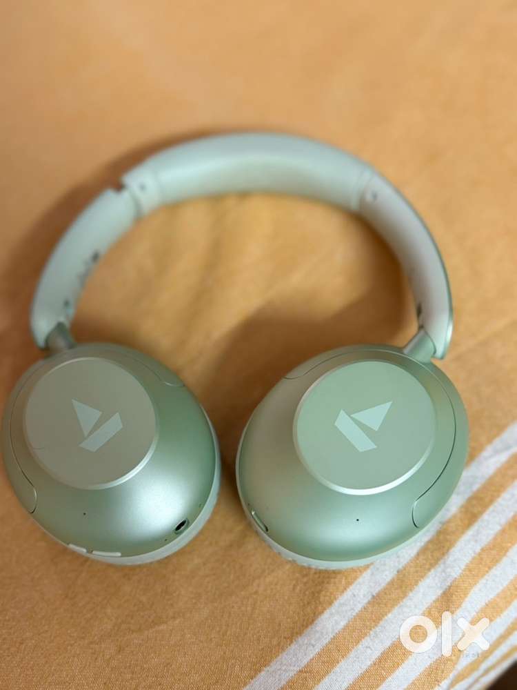 Boat RockerZ 650 Headset New Condition