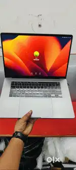 MacBook Pro 2018 Model i9/32GB/500GB/4GB Graphics/15.4in