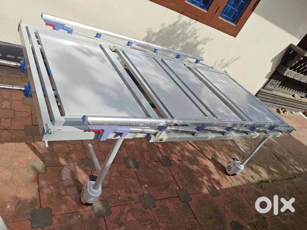 Hospital stretcher bed